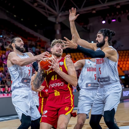 Juancho Hernangómez intenta una canasta durante el Georgia-España del Eurobasket 2025
REMITIDA / HANDOUT por ALBERTO NEVADO
Fotografía remitida a medios de comunicación exclusivamente para ilustrar la noticia a la que hace referencia la imagen, y citando la procedencia de la imagen en la firma
28/08/2025