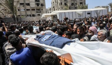 Dos ataques israelíes contra el hospital Nasser en Gaza matan al menos a 20 personas, entre ellas cinco periodistas | Internacional