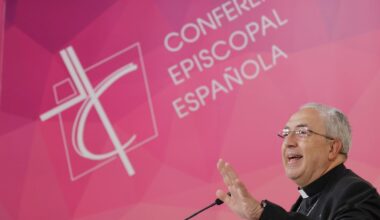 Mano dura o brazos abiertos: la inmigración aflora las distintas almas del catolicismo español | España
