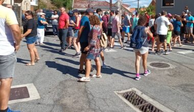 Un conductor embiste a manifestantes en un paso de cebra de Cangas que cortaban el tráfico, atropella a un vecino y se fuga