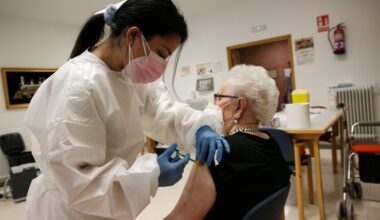 Castilla y León vacunará este otoño contra el virus respiratorio sincitial a los mayores de residencias con una inversión de 8,5 millones