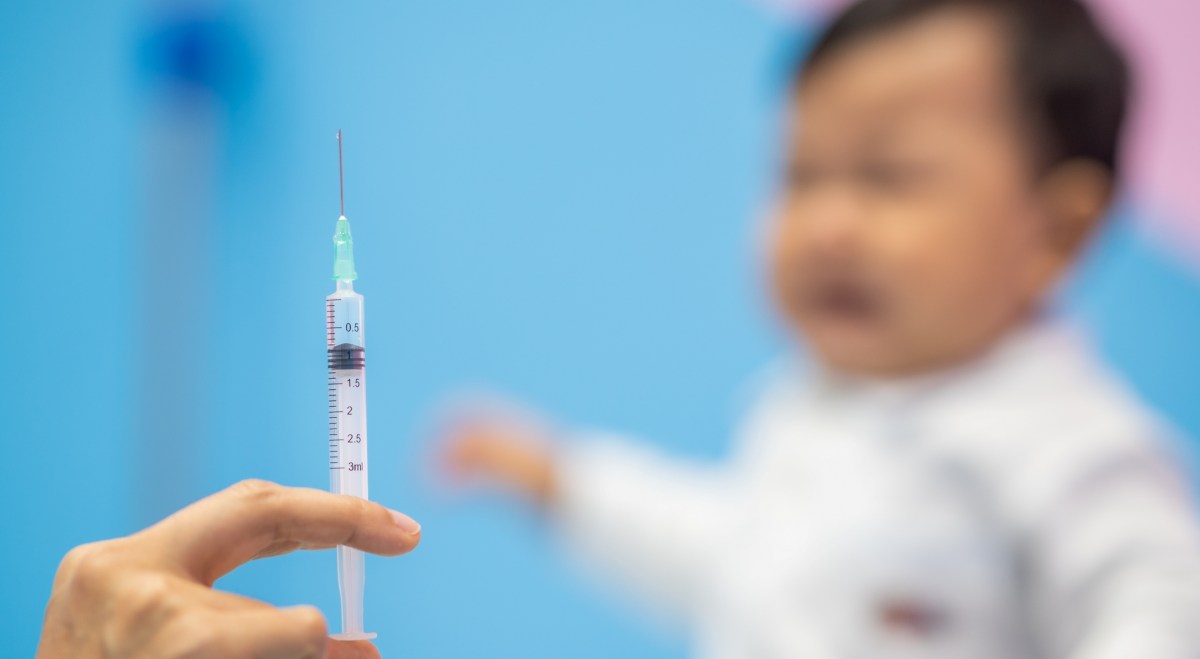 CDC alerta que tasas de vacunación infantil van en caída libre