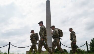 El Gobierno de Trump permitirá que la Guardia Nacional lleve armas durante su despliegue en Washington | Internacional