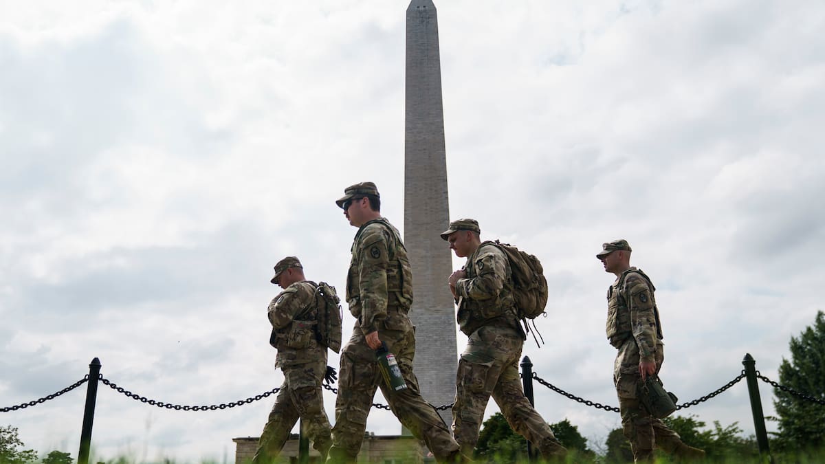 El Gobierno de Trump permitirá que la Guardia Nacional lleve armas durante su despliegue en Washington | Internacional