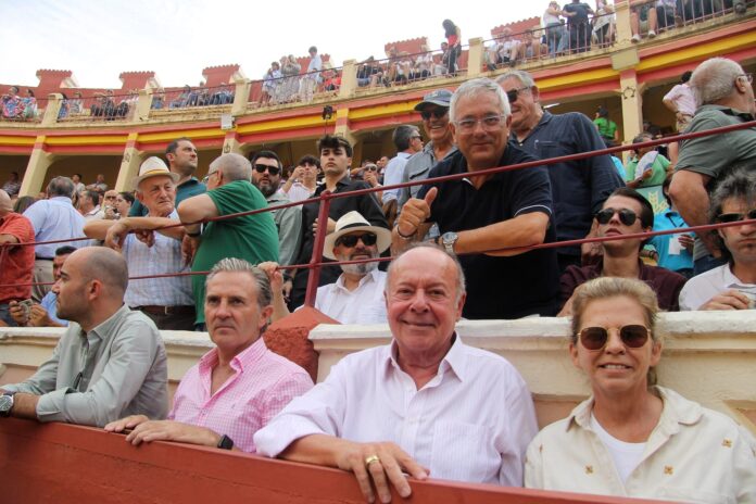 José Antonio Moratiel disfrutó de la corrida de este lunes con el CEO del Grupo Autoprima, José Andrés Monedero