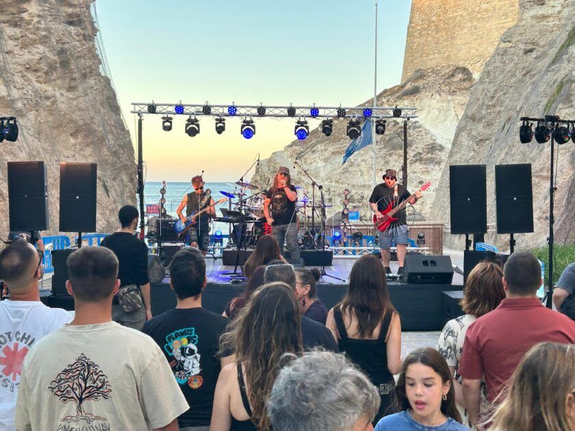 Un viernes de rock extremo y alternativo en la Ensenada de los Galápagos
