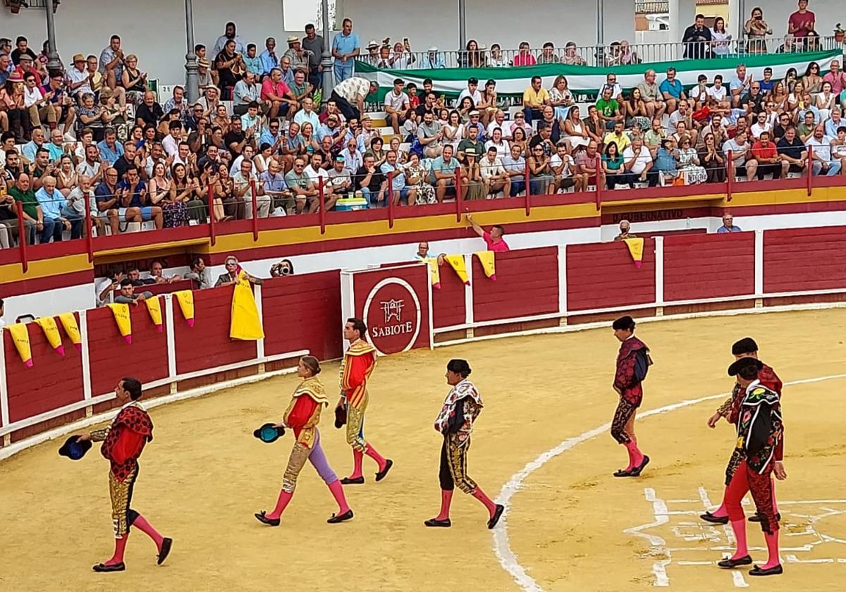 Indulto del segundo toro de Fernando Adrián en una entretenida tarde en Sabiote