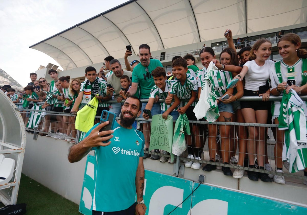 Borja Iglesias, en el Estadio Ciudad de La Línea este miércoles