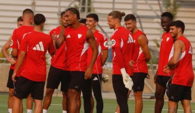 Badé se despide de sus compañeros antes de marcharse al Leverkusen