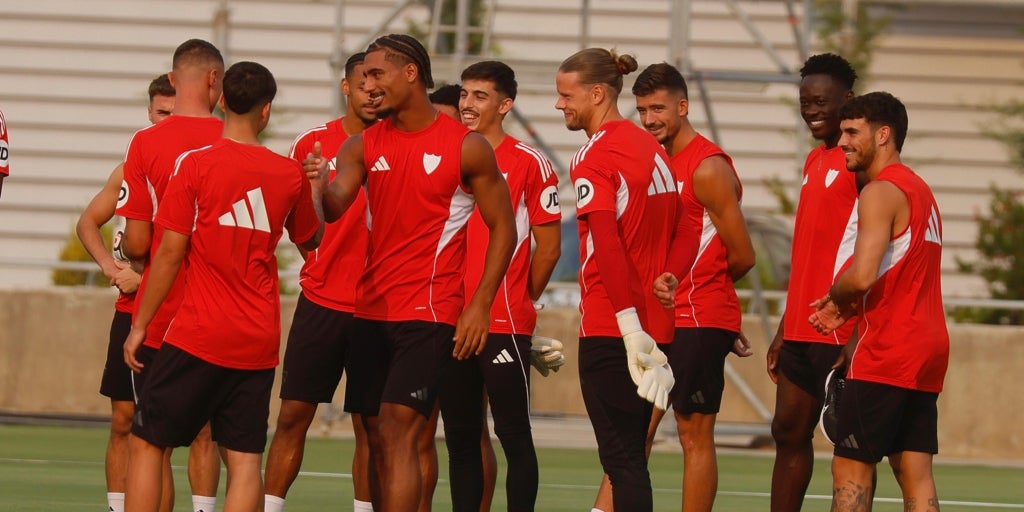 Badé se despide de sus compañeros antes de marcharse al Leverkusen