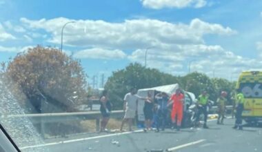 Dos muertos al ser atropellados en la A-49 tras bajarse de una furgoneta por el reventón de una rueda