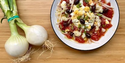 Cebolleta y ensalada murciana.
