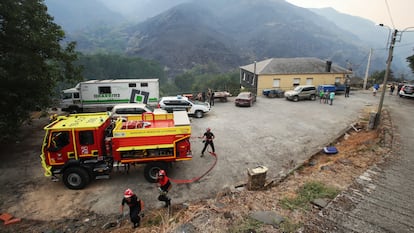 Bomberos franceses en Aldea de Lusio (León), el pasado 19 de agosto.
