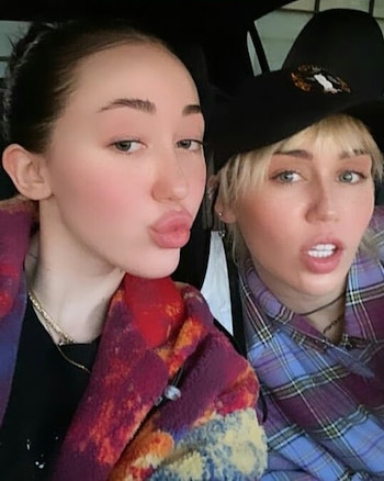 Noah Cyrus admitió que aprendió