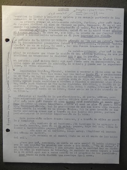 Notas de Julio Cortázar sobre Rimbaud, con anotaciones de puño y letra.