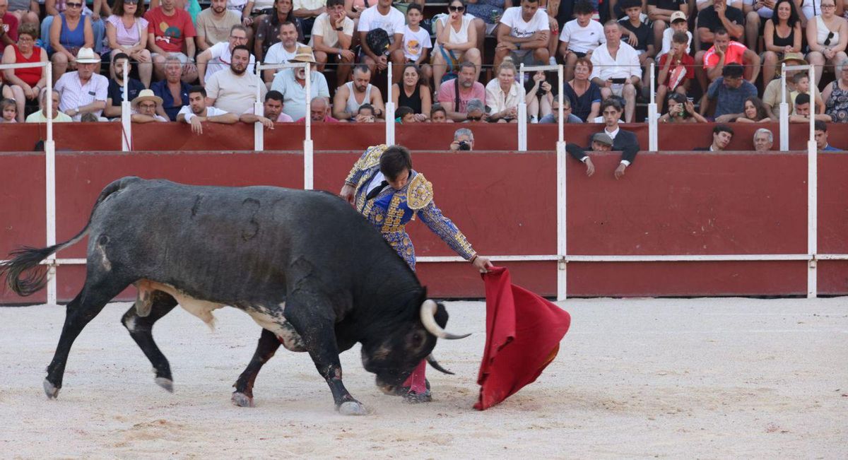 Curro Márquez, en el toreo al natural. | ENRIQUE SOLER
