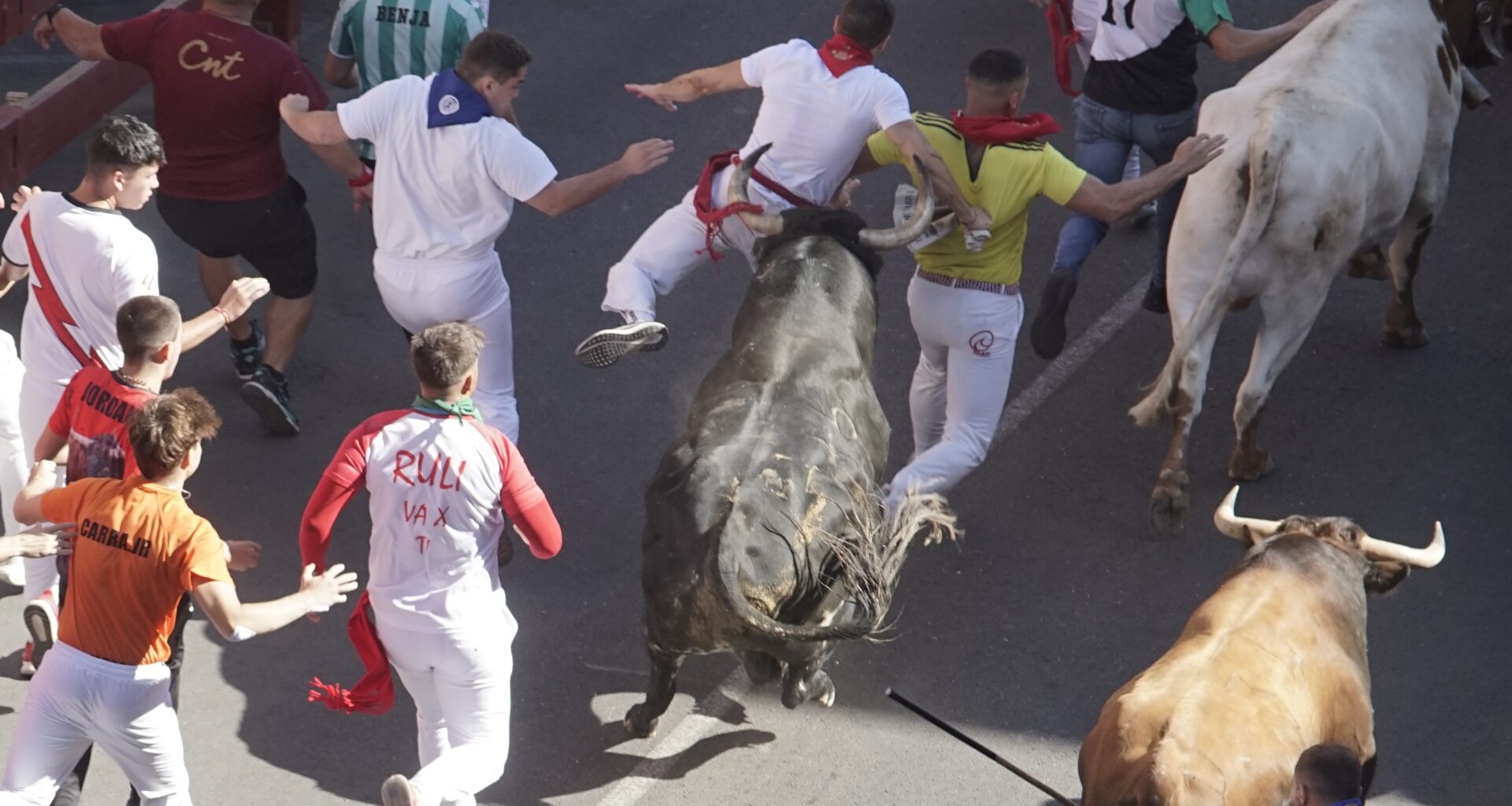 Emoción en el quinto encierro, con un herido por asta de toro - La Plaza de Sanse