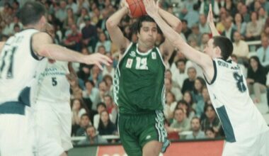 José Antonio Paraíso, con el balón en una imagen con el CáceresCB en el pabellón VCentenario en 1998.