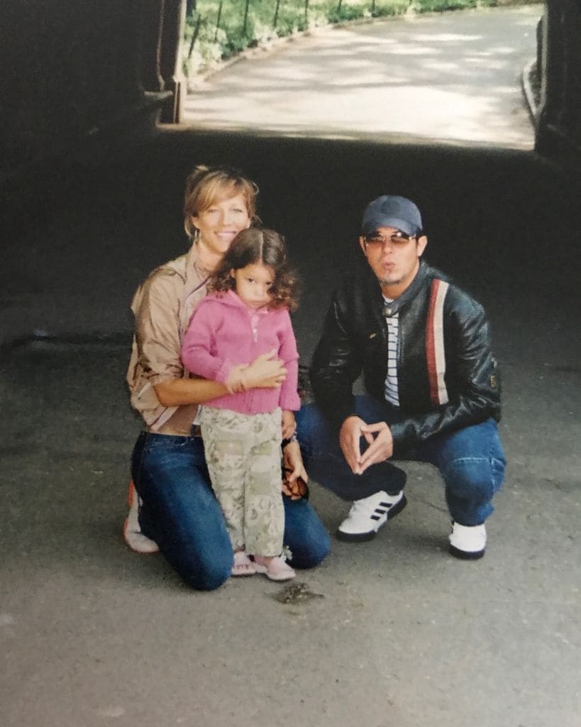 Manuela Sanz con sus padres, Alejandro Sanz y Jaydy Michel