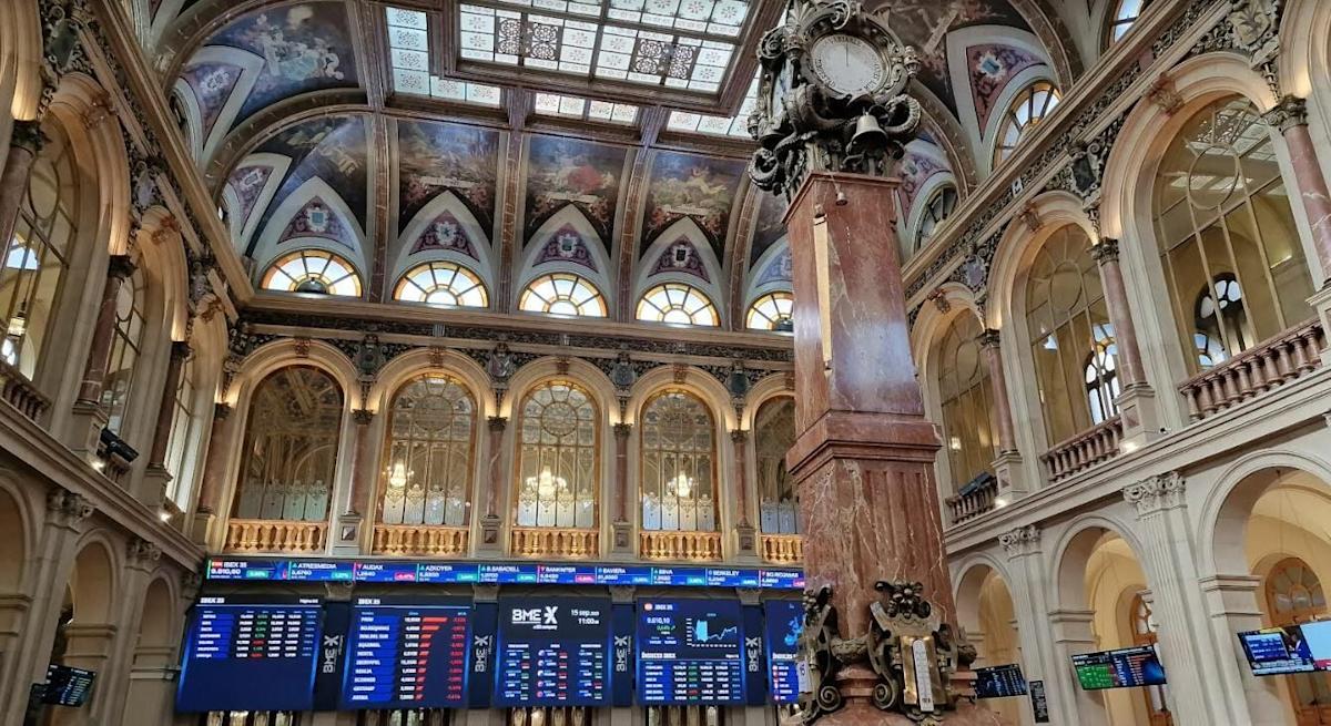 El Ibex 35 se dispara por encima de los 14.800 puntos con la ayuda de BBVA, Merlin y Unicaja