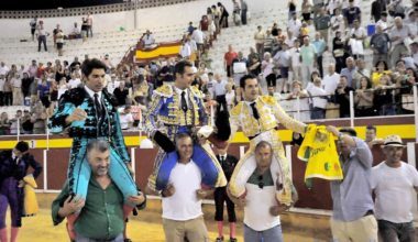 Linares, El Fandi y Cayetano salen por la puerta grande de Tomelloso