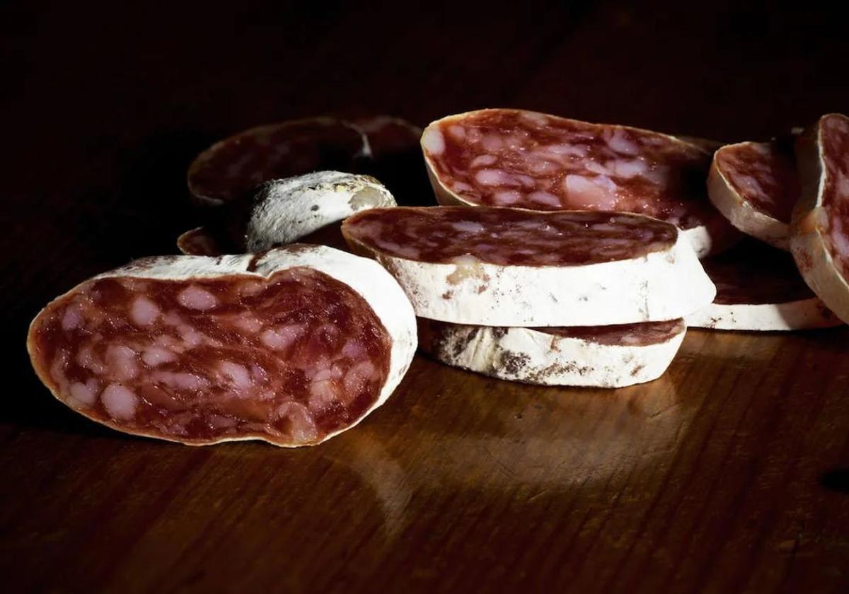 Alerta alimentaria en España: detectan salmonela en fuet de tres marcas distribuidas en varias comunidades