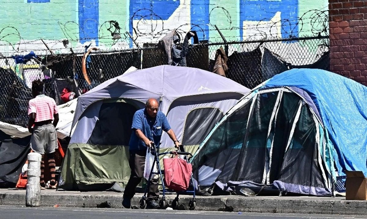 La Jornada - Anuncia Trump que expulsará de Washington D.C. a las personas sin hogar