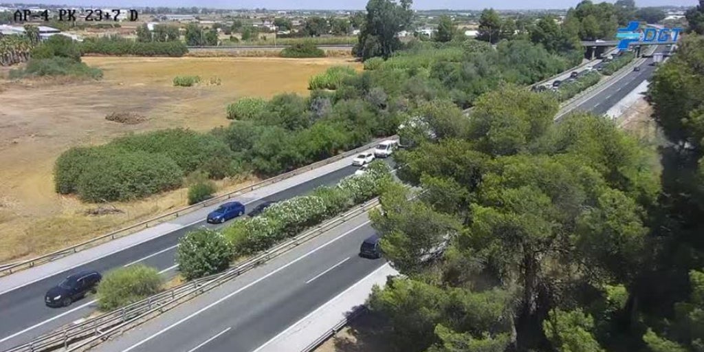 Atascos de casi 20 kilómetros en la AP-4 sentido Cádiz en plena operación salida de Andalucía