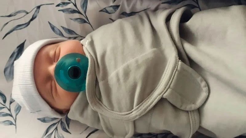 Una pareja de Ohio da la bienvenida a un niño nacido de un embrión congelado durante casi 31 años