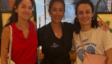 Dos actrices de la serie La Moderna hacen parada en la provincia de Valladolid