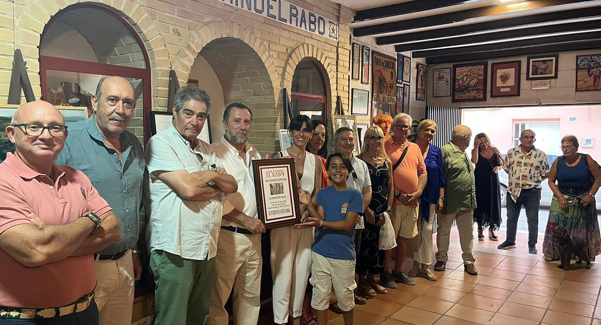 El Club Taurino El Rabo acoge una exposición de alumnos del Estudio Lizaso