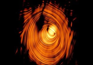 Unos astrónomos del Instituto Max Planck descubren un chorro cósmico similar al 'Ojo de Sauron' en el espacio profundo