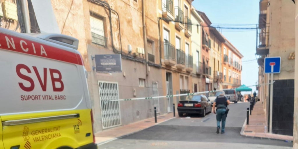 el pueblo alicantino sigue en tensión con un joven armado atrincherado más de 30 horas
