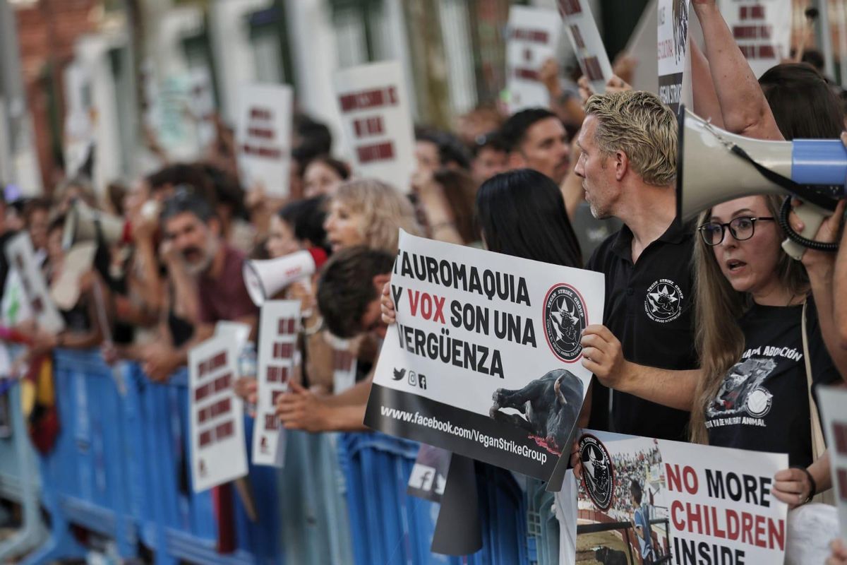 Manifestantes antitaurinos.