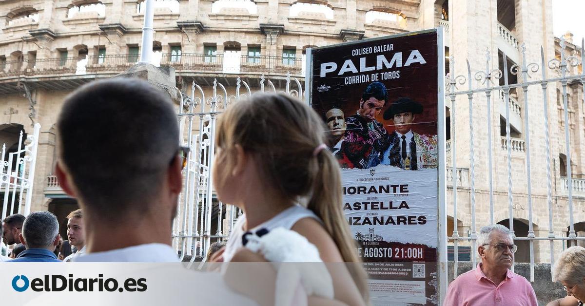 Cientos de niños vuelven a asistir a la tortura de seis toros en la plaza de Palma gracias a PP y Vox: "Es adoctrinamiento"