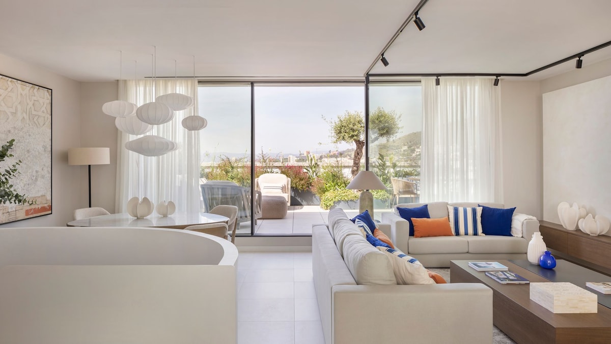 escalera escultórica, suite con efecto 'wow' y terrazas con vistas