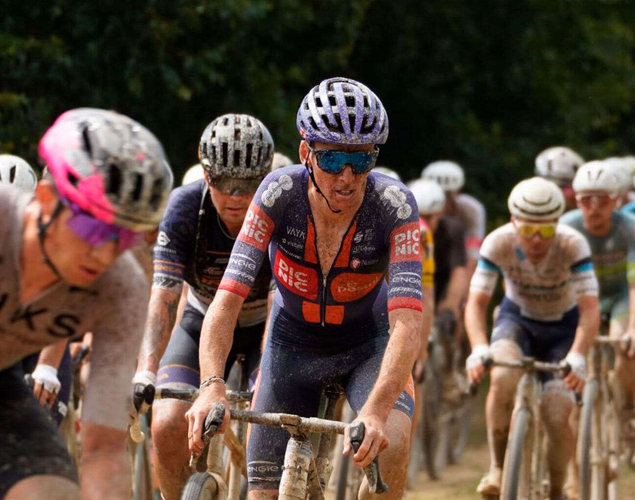 Romain Bardet sorprende con su victoria en la Montsterrando de las UCI Gravel World Series