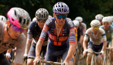 Romain Bardet sorprende con su victoria en la Montsterrando de las UCI Gravel World Series