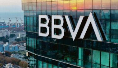 BBVA es el líder del Ibex en la semana al subir un 11% y al barajar la retirada de la oferta del Sabadell