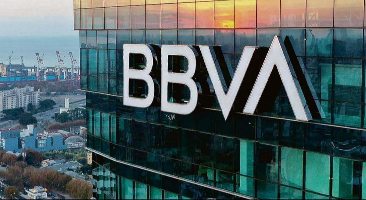 BBVA es el líder del Ibex en la semana al subir un 11% y al barajar la retirada de la oferta del Sabadell
