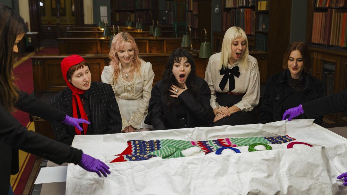 The Last Dinner Party, comisarias invitadas, con piezas del Archivo de David Bowie