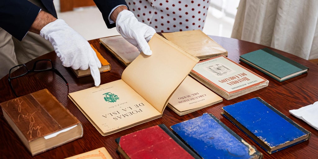La Biblioteca de Andalucía añade a su colección primeras ediciones de García Lorca, Vicente Aleixandre y otros autores de la Generación del 27