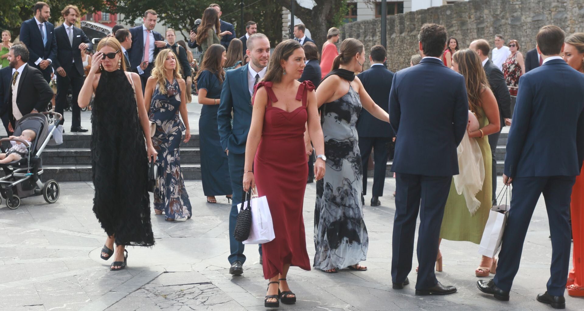 Los invitados a la boda en Gijón de Corín Castro y Javier Barreiro