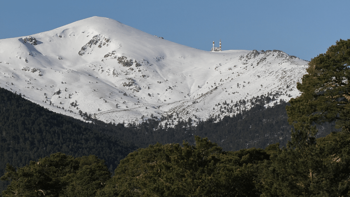 Ecologistas en Acción pide que la Vuelta cancele el final de etapa en la Bola del Mundo
