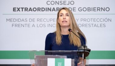 La presidenta María Guardiola esta mañana en rueda de prensa.
