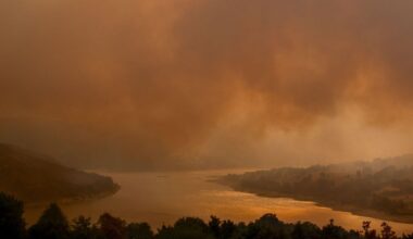 El incendio de Chandrexa, en Ourense, ya es el más grande de la historia de Galicia