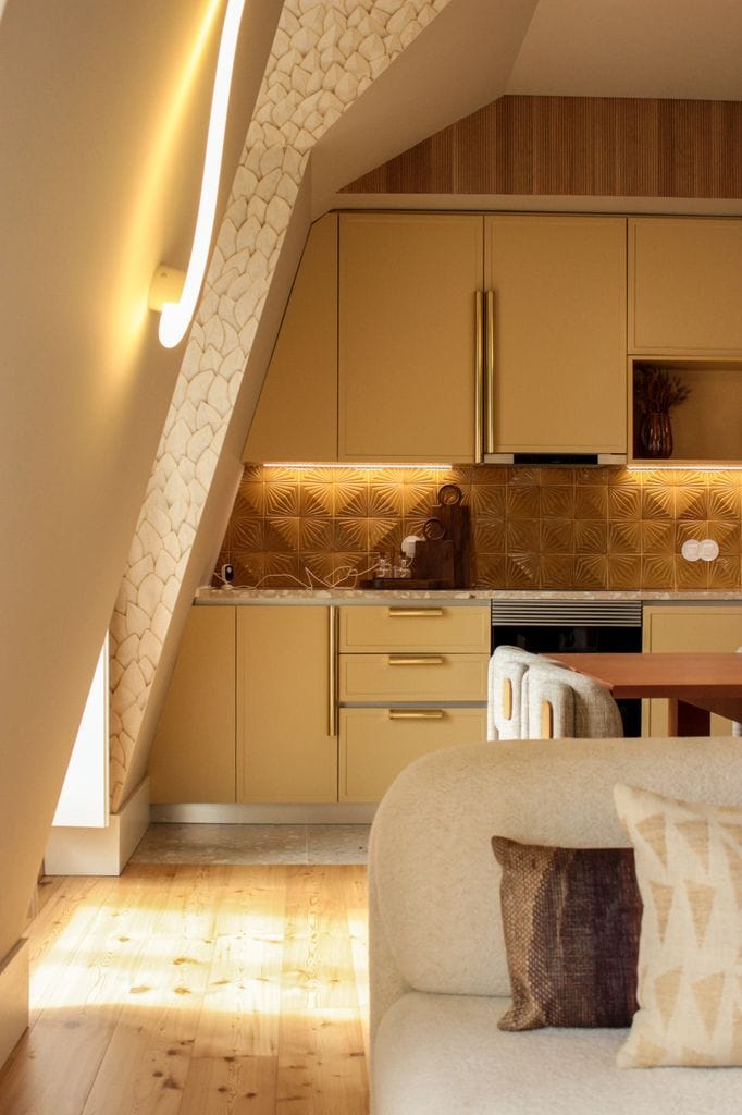 Cocina con muebles de color amarillo pastel