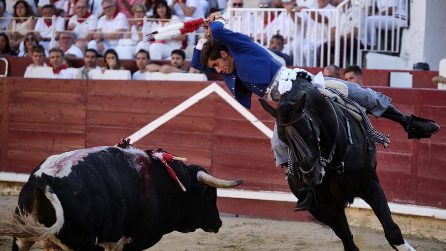 Fiestas Estella | Triunfo, torería y música en la ‘encerrona’de Guillermo Hermoso de Mendoza
