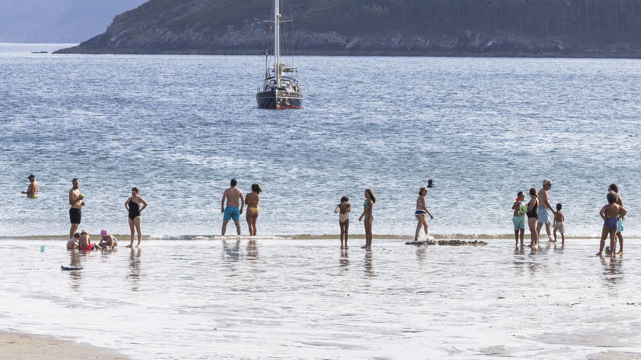El viento nordés enfría el mar gallego en plena ola de calor - La Voz de Galicia