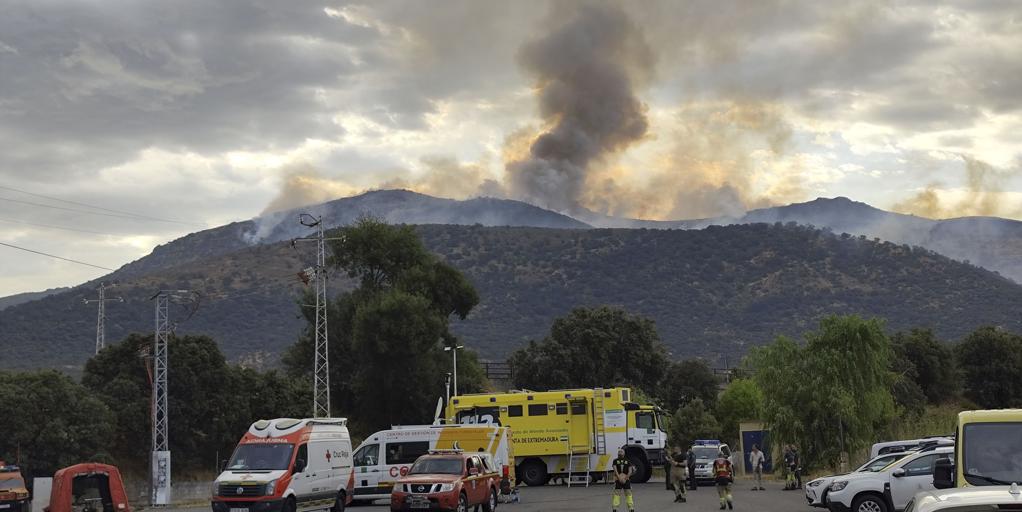 Vecinos de Cabezabellosa continúan en sus casas tras la orden de evacuación: «No tenemos más tiempo ni más recursos» - ABC